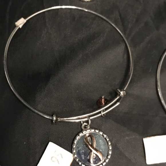 Lot of 19 Misc Charm Bracelets + 1 Dream Catcher (20 pieces total) - Picture 4 of 5